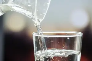 305716_macro-shot-of-pouring-water-into-a-glass_new_960x380_0