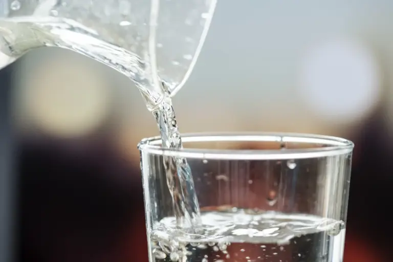 305716_macro-shot-of-pouring-water-into-a-glass_new_960x380_0